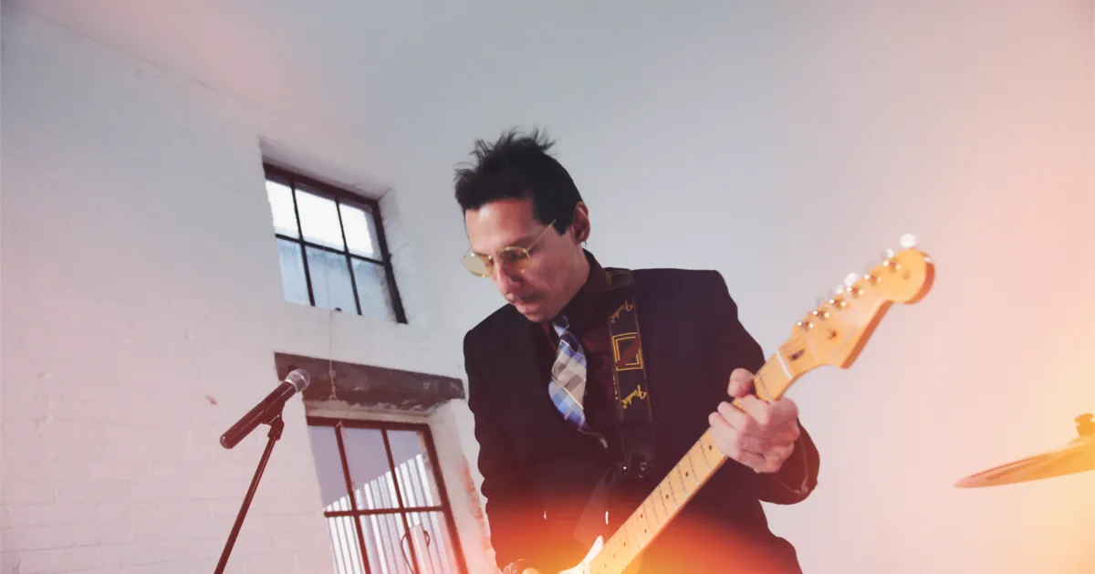 Tiny Pockets guitarist with warm glow